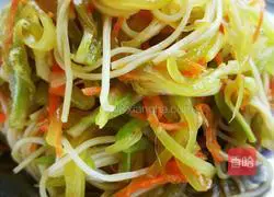 Illustration of how to make shredded bamboo shoots in cold salad 6