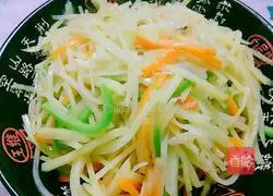 Illustration of how to make green pepper and potato shreds 11