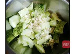 Illustration of how to shoot cucumbers 5