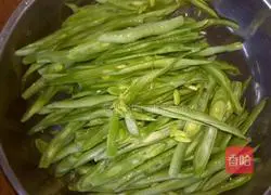 Illustration of how to make fried shredded beans 2 