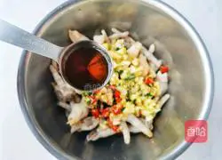 Illustration of how to make cold potato and chicken feet 10