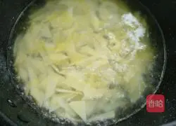Illustration of how to make braised potato slices 3