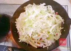 Illustration of how to make cabbage vermicelli 5