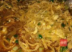 Illustration of how to make appetizing cold vermicelli 2