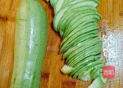 Illustration of how to make stir-fried zucchini 1