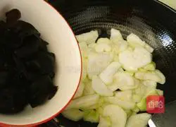 Pu Illustration of how to make fried fungus with melon 8