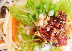 Illustration of how to make three shredded vegetables with soy sauce 10