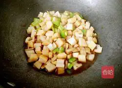 Illustration of how to make sweet and sour diced lotus root 10