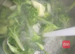 Illustration of 3-minute weight loss and slimming dishes with garlic and broccoli 5