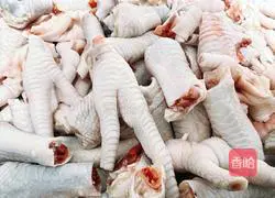 Illustration of how to make spicy and sour lemon chicken feet 1