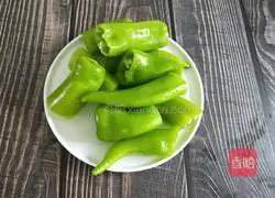 Illustration of how to braise peppers in sauce 2