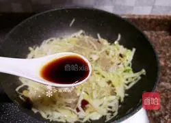 Illustration of how to make stir-fried vermicelli with cabbage 11