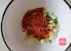 Illustration of how to make spicy lotus root slices 6