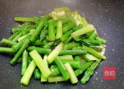 Illustration of how to cook asparagus and mushrooms 12