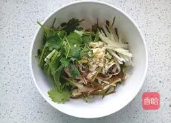 Illustration of how to make spicy three silkworms 6