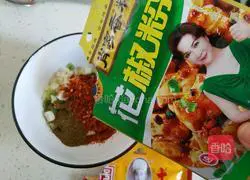 Illustration of how to make spicy lotus root slices 7