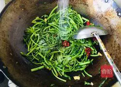 Illustration of how to make stir-fried chrysanthemum 7