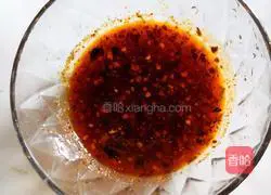 Illustration of how to make enoki mushrooms with chopped pepper 4