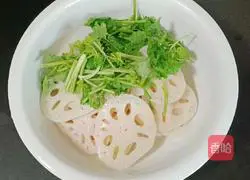 Illustration of how to make cold lotus root 13