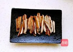 Illustration of how to make fried celery with fragrant dried vegetables 2
