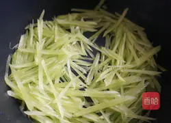  Illustration of how to make stir-fried shredded lettuce 5