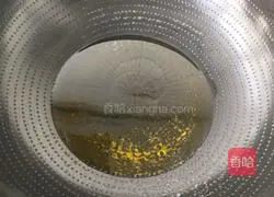 Illustration of how to stir-fry pickled beans with cabbage 4