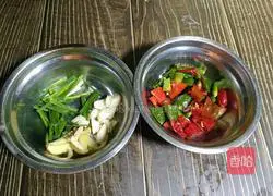 Illustration of how to make stewed lotus root with cabbage 3