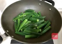 Illustration of how to make boiled okra 5