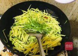 Illustration of how to make vinegar-coated pumpkin shreds 8