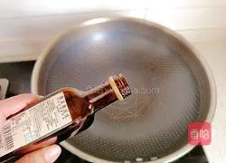 Illustration of how to make stir-fried shredded cabbage with soy sauce 4