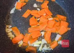 Illustration of how to stir-fry mushrooms with green pepper 3