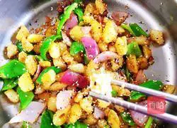 Illustration of how to make flavored potato chunks 9