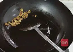Illustration of how to stir-fry cabbage hearts with oil residue 4
