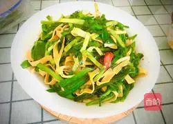 Illustration of how to make fried leeks with bean skin 7