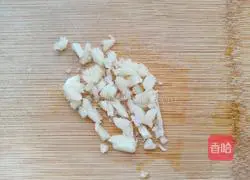 Illustration of how to make peanuts mixed with spinach 3