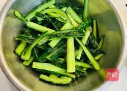 Illustration of how to make pickled cucumbers 8