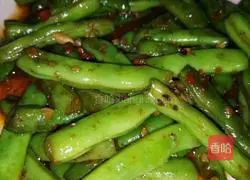 Illustration of the lazy version of stir-frying green beans with sauce 5