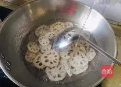 Illustration of how to make garlic and lotus root slices 3