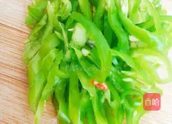 Illustration of how to stir-fry mung bean sprouts 3