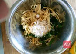 Illustration of how to make spinach with bean curd 14