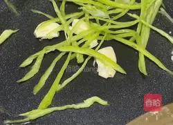 Illustration of how to make spicy and sour potato shreds 3