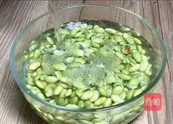 Illustration of how to make stir-fried edamame 1