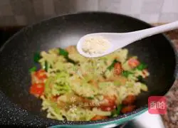 Illustration of how to cook white fungus and stir-fried cauliflower 13