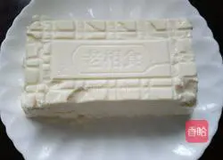 Illustration of how to make cold preserved egg and tofu 1