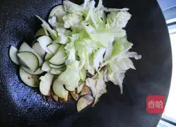 Illustration of how to make fried ash soda cake 6