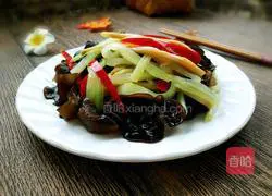 Illustration of how to make black fungus with bamboo shoot tip 5