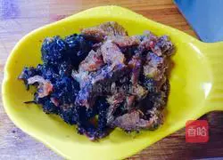 Illustration of how to make black bean sauce, dace and lettuce 4