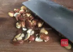 Peanuts mixed with spinach Illustrations of how to make stalks 19