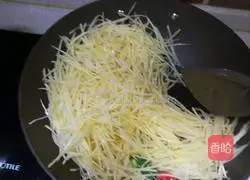 Illustration of how to stir-fry shredded potatoes 5