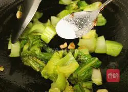 Illustration of how to stir-fry mustard greens 9